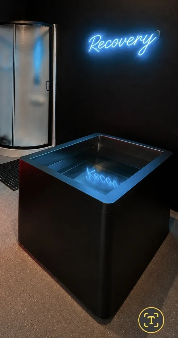 Cold plunge in the recovery room at Sunsational Tan